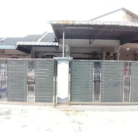 Leisure Cottage Homestay Kluang Exterior photo